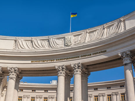 Приоритеты президентов Байдена и Зеленского совпадают в вопросе функционирования антикоррупционных органов в стране, считают в МИД Украины