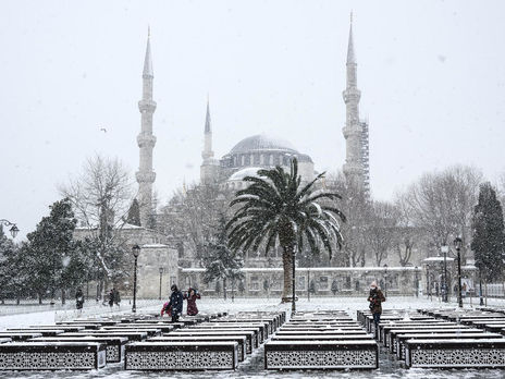 Пальмы в сугробах: Стамбул завалило снегом. Фоторепортаж