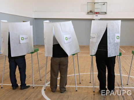 Экзит-поллы: На парламентских выборах в Грузии лидирует правящая партия 