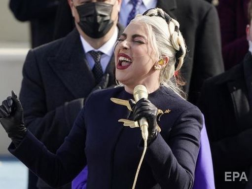 Леди Гага с косой вокруг головы исполнила гимн на инаугурации Байдена. Фото, видео