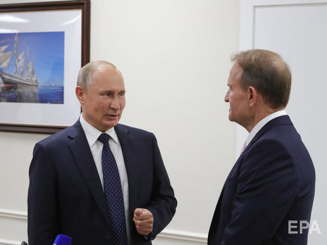 Медведчук (справа) является кумом президента РФ Владимира Путина