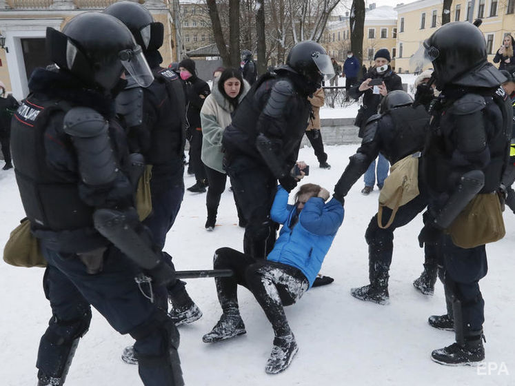 Ахеджакова о протестах в России: Ярость силовиков переходит в шизофрению