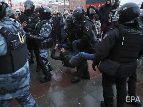 Держдума РФ збільшила в чотири рази штрафи за непокору силовикам на мітингах