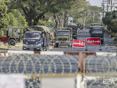 У М'янмі військові відкрили вогонь по протестувальниках, у найбільші міста ввели бронетехніку