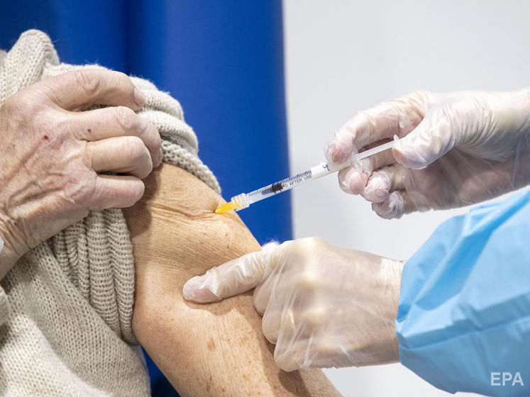В Україні двічі зірвано постачання вакцини проти коронавірусу. Головне