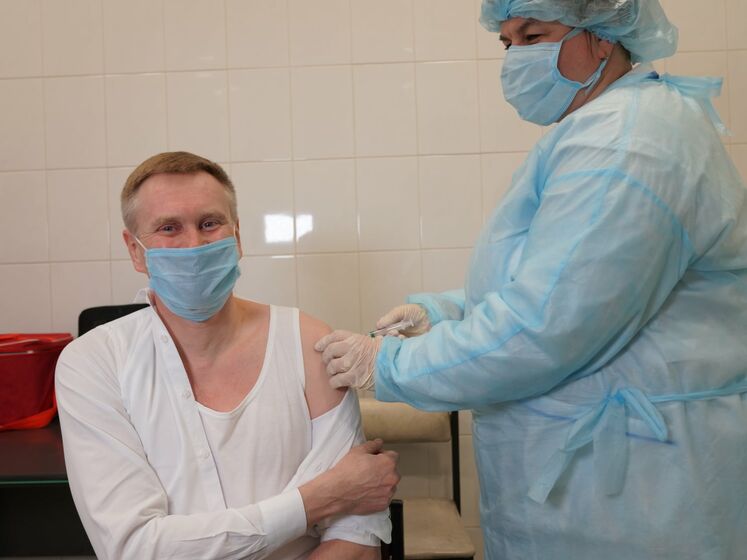 Голова Нацслужби здоров'я зробив щеплення проти COVID-19 невикористаною дозою вакцини