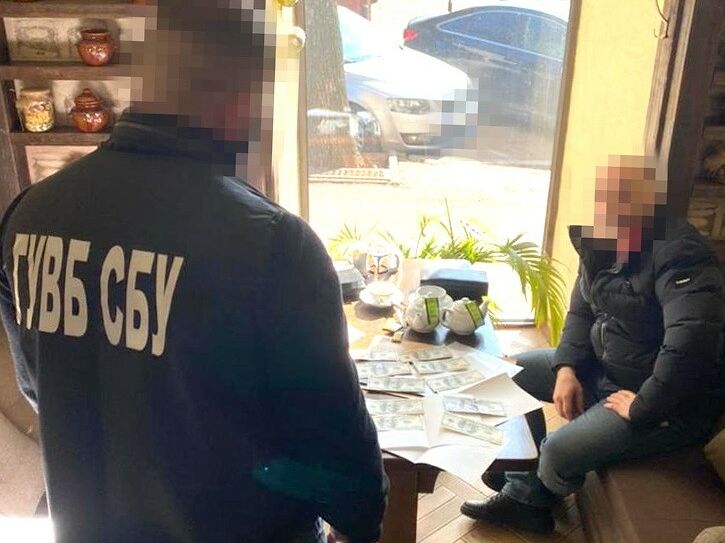 Во Львове задержали иностранца за попытку подкупить сотрудника спецслужбы – СБУ