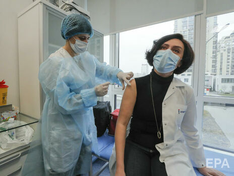 Вакцинація в Україні стартувала 24 лютого