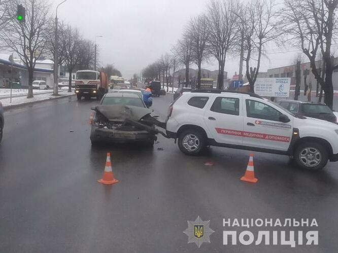 В Тернополе в ДТП попал автомобиль с вакцинами – полиция