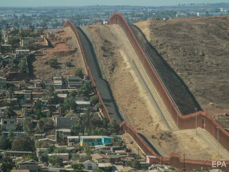 Трамп призвал Байдена "немедленно достроить" стену на границе с Мексикой