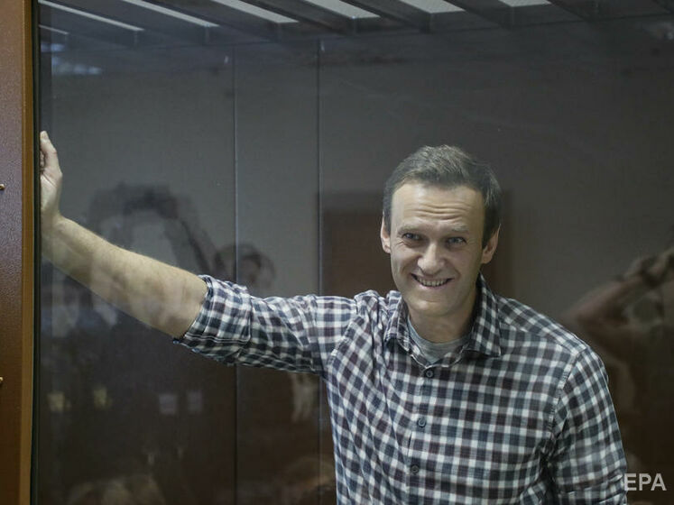 Навальный снова подал в суд на Пескова