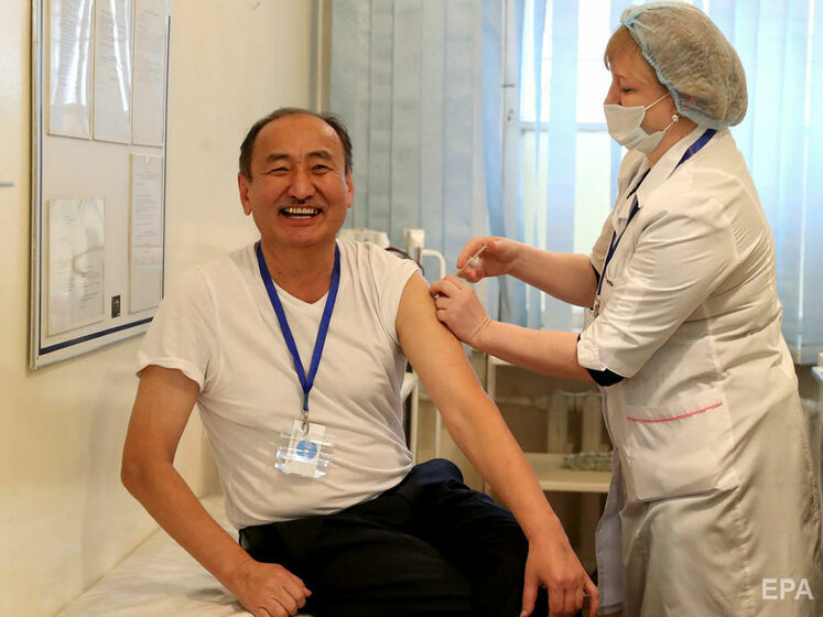 Вакцинацію проти коронавірусу розпочали в Киргизстані