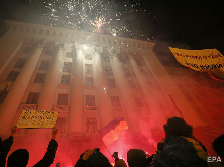 Свастика на здании ОП появилась после окончания акции в поддержку Стерненко – Нацполиция