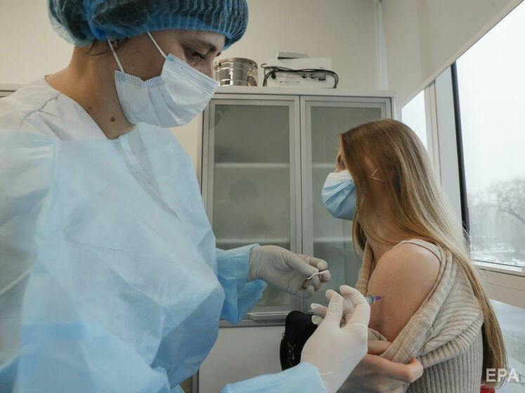 В Україні зафіксували менше ніж 1% випадків побічних ефектів за весь час вакцинації проти COVID-19