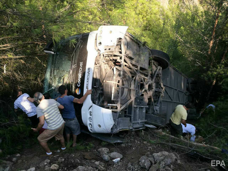 В Турции перевернулся автобус с российскими туристами. Пострадало более 20 человек