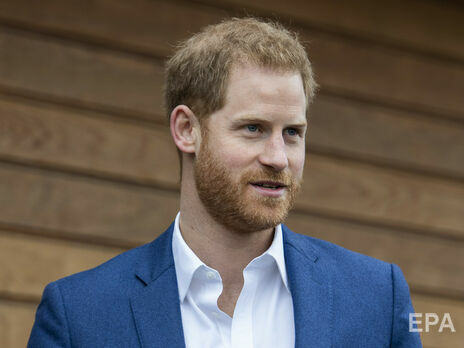 Принц Гарри без жены Меган прилетел в Великобританию на похороны принца Филиппа – СМИ