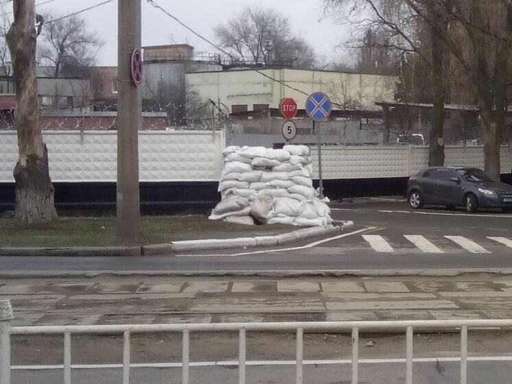 В окупованому Донецьку закладають мішками з піском "адмінбудівлі" і готують бомбосховища &ndash; ЗМІ