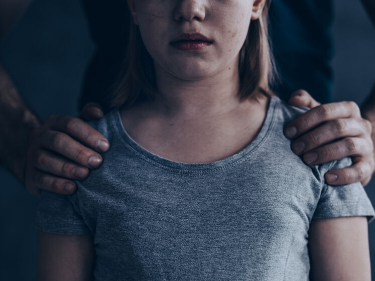 Во Франции секс с детьми до 15 лет приравняли к изнасилованию
