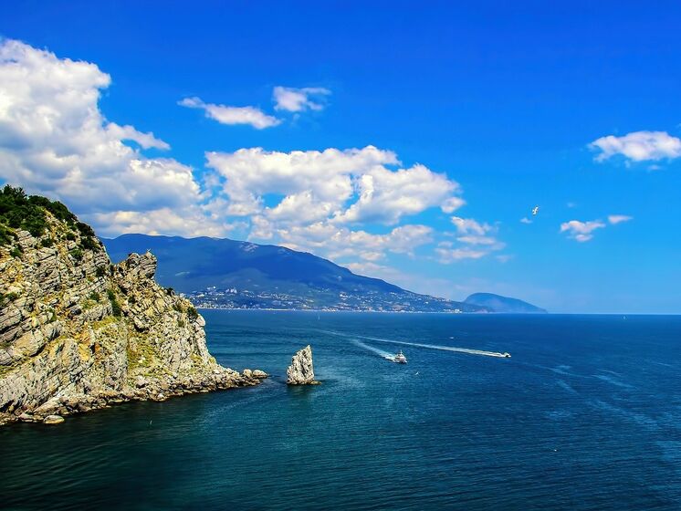 В Крыму растет заболеваемость COVID-19, ограничивать поток туристов на оккупированный полуостров не собираются