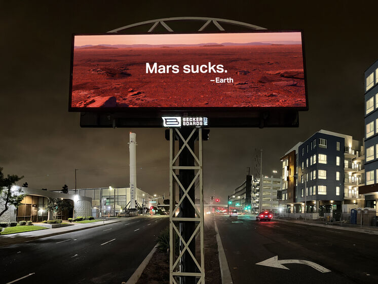 "Марс – відстій". Екоактивісти до Дня Землі розмістили білборд біля штаб-квартири SpaceX