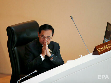 Прем'єр-міністра Таїланду оштрафували за відсутність маски
