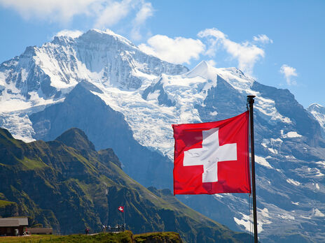 У Швейцарії більшість законів, ухвалених парламентом, набувають чинності без проведення референдумів