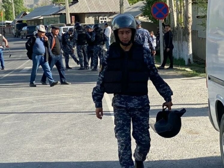 Кыргызстан и Таджикистан обвинили друг друга в обстреле на границе. Спор начался из-за камеры на электрическом столбе