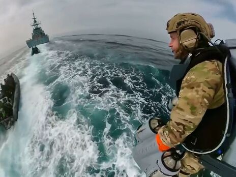 Супергерої без плащів: британські морські піхотинці протестували реактивні костюми. Відео