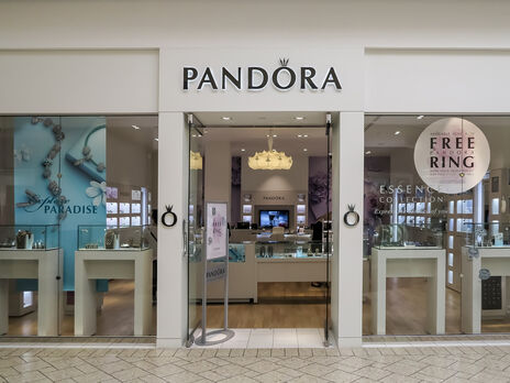 Один із найбільших ювелірних домів Pandora відмовився від використання натуральних алмазів