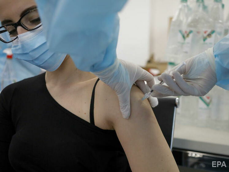 Влада Сербії пообіцяла приблизно $30 усім, хто вакцинується проти COVID-19 до 31 травня
