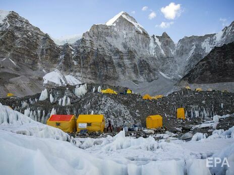Непал видав 408 дозволів на підкорення Евересту