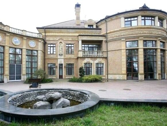 В Офисе президента заявили, что сумму на содержание дома Зеленского в Конча-Заспе преувеличили в 10 раз