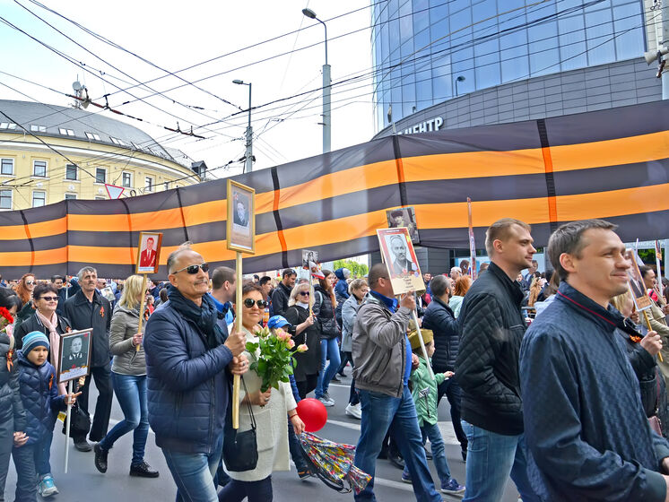 43% українців підтримують заборону використання георгіївської стрічки – опитування