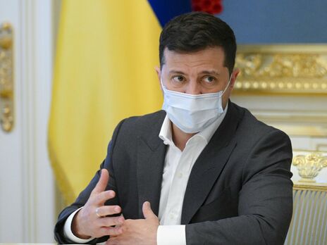 Зеленський, за даними ЗМІ, позбавив громадянства України трьох осіб, двоє з яких перебувають під санкціями РНБО за причетність до контрабанди