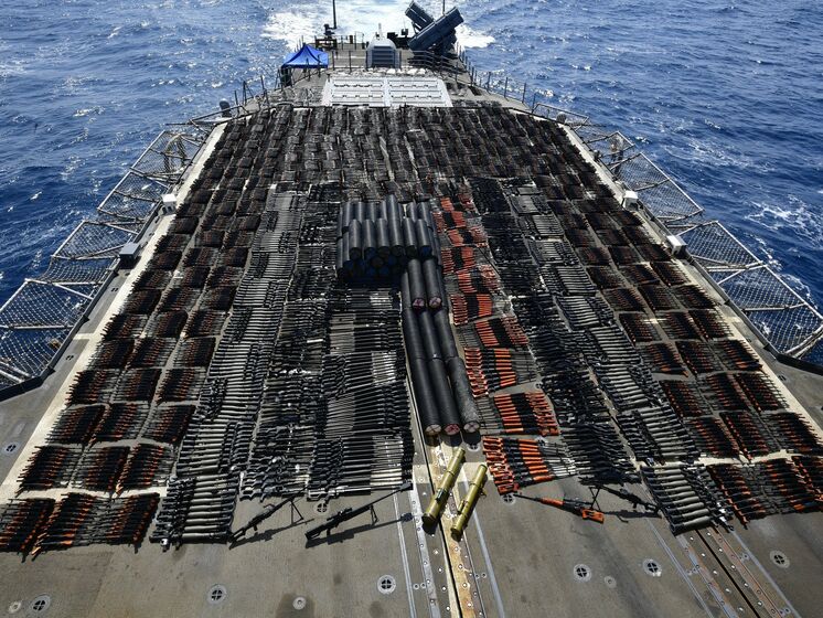 Затримане американським крейсером судно перевозило російську і китайську зброю в Ємен &ndash; ЗМІ