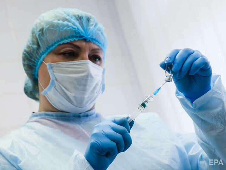 В Україні почали вакцинувати проти коронавірусу громадян, які записалися в лист очікування в "Дії"