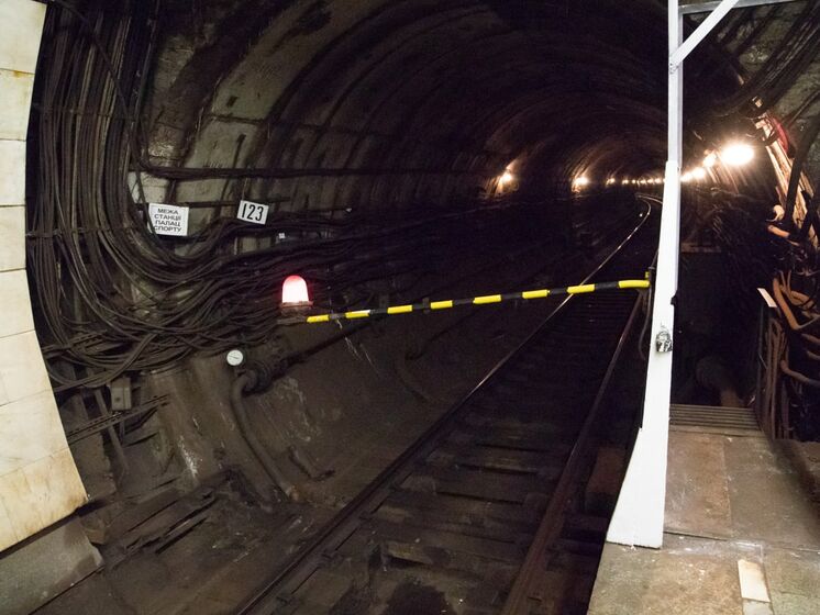 Київське метро відновило роботу "червоної" гілки, обмежену через падіння пасажира під поїзд