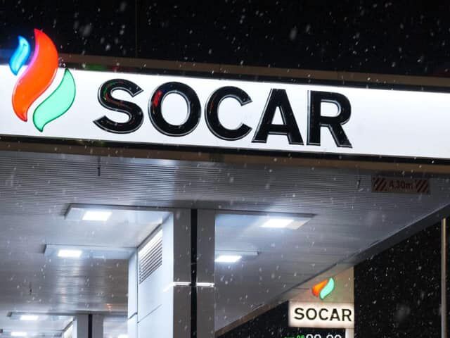 Азербайджанська компанія SOCAR має намір доправляти в Україну нафтопродукти "Роснефти"
