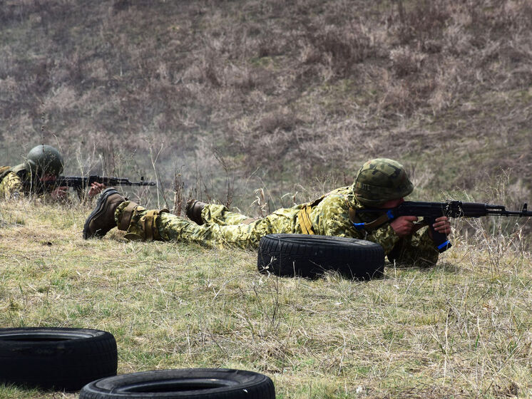 Оккупанты обстреляли позиции ВСУ на Донбассе, двое украинских военных ранены, один травмирован &ndash; штаб ООС