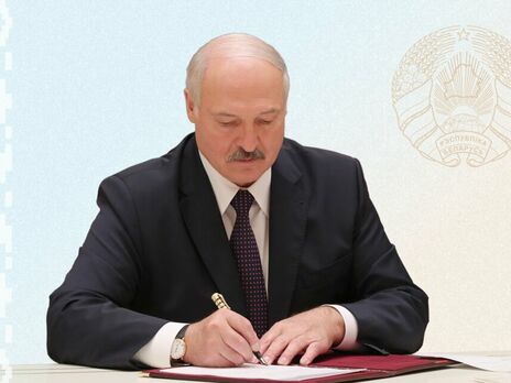 Лукашенко заборонив журналістам висвітлювати в прямому ефірі будь-які масові заходи в Білорусі і публікувати результати соцопитувань