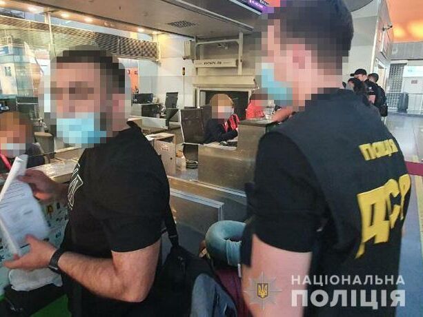 Санкції РНБО проти кримінальних авторитетів. 10 осіб уже вислали з України