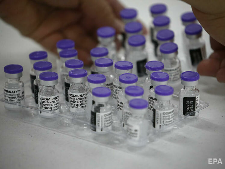 Вакцина Pfizer менее эффективна против "индийского" штамма коронавируса, но все же защищает – ученые