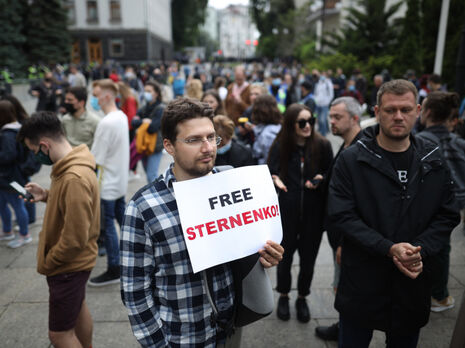 Под Офисом президента прошла акция протеста накануне оглашения приговора Стерненко. Фоторепортаж