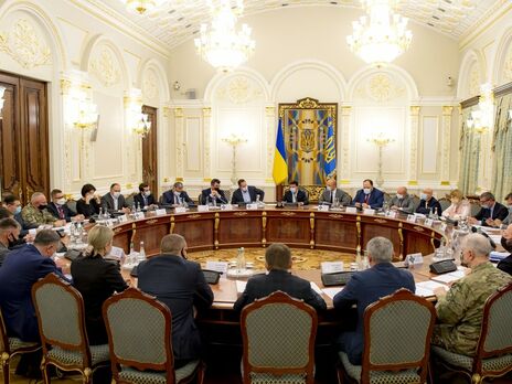 На засіданні РНБО говорили про інтеграцію України в НАТО, Зеленський анонсував референдум. Головне за день
