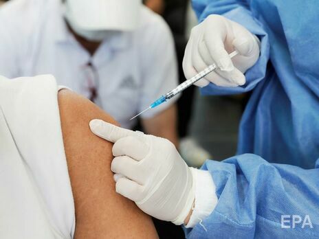 США занимают второе место в мире по числу введенных доз вакцины против коронавируса