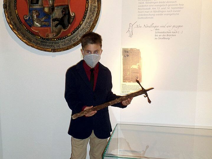 В Германии 12-летний мальчик нашел в лесу меч XVI века 