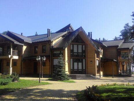 Резиденцию Януковича в Сухолучье передали в управление компании депутата Киевсовета