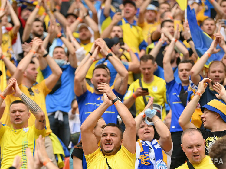 "Путин &ndash; х...йло". Украинские болельщики спели песню о главе Кремля на матче Евро 2020 в Бухаресте. Видео