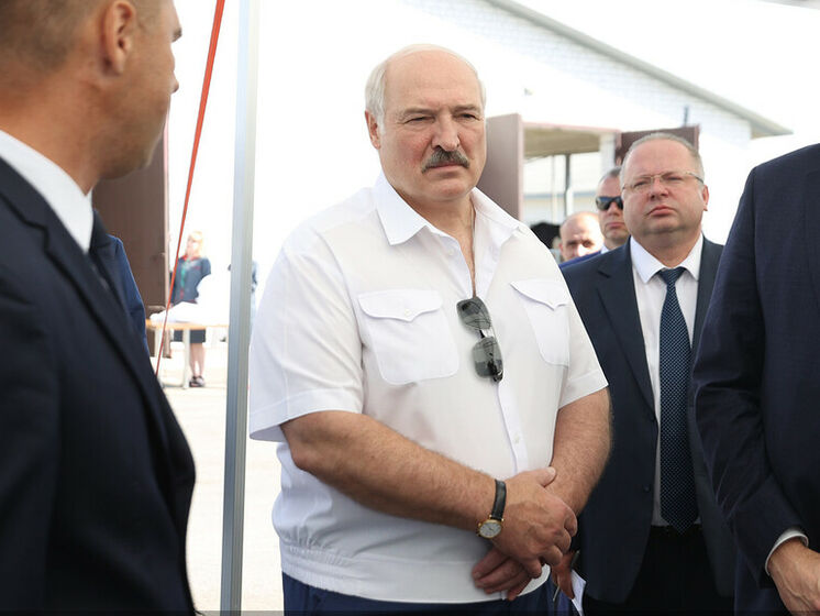 "Ми цим мерзотникам маємо показати, що їхні санкції – це безсилля". Лукашенко припустив введення воєнного стану в Білорусі