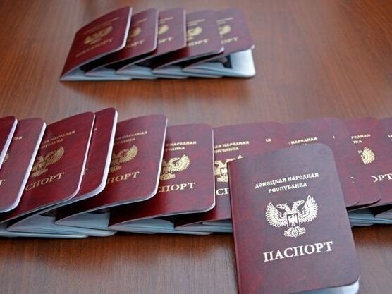 "Начальника сектору міграційної служби ДНР" повідомили про підозру у виданні псевдопаспортів